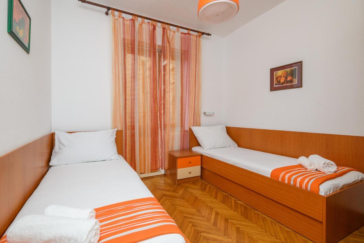 Apartment Mario - Veliki Stan Za Odmor - Terasa- Vrt - Bazen - Pogled More, Izoliran Orasac Buitenkant foto