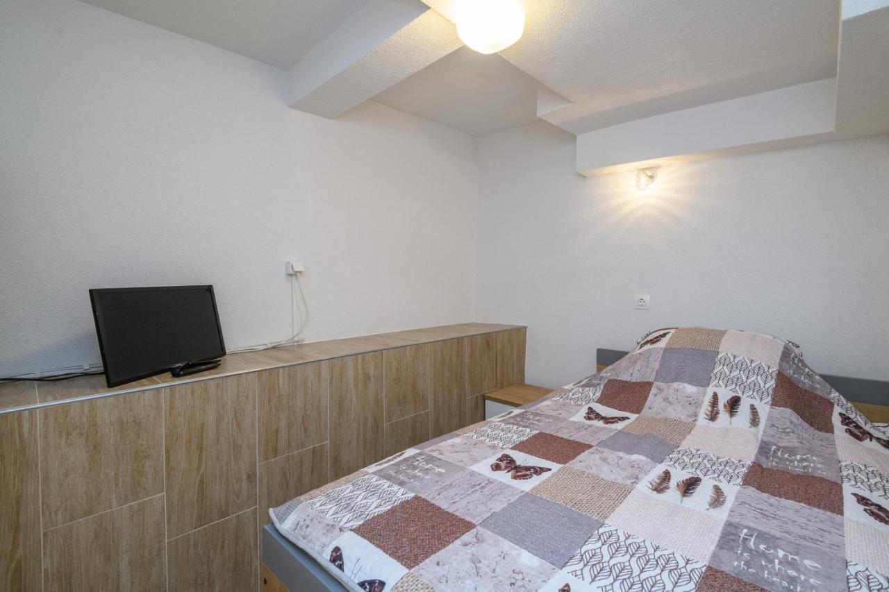 Apartment Mario - Veliki Stan Za Odmor - Terasa- Vrt - Bazen - Pogled More, Izoliran Orasac Buitenkant foto