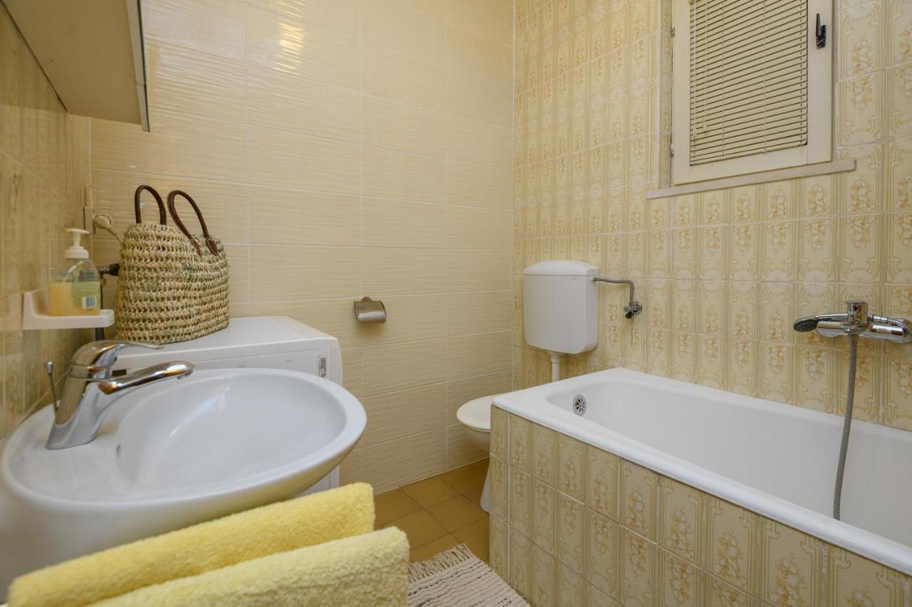 Apartment Mario - Veliki Stan Za Odmor - Terasa- Vrt - Bazen - Pogled More, Izoliran Orasac Buitenkant foto